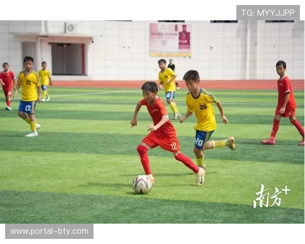 五华县足球老将：赛场探秘，传承足球文化