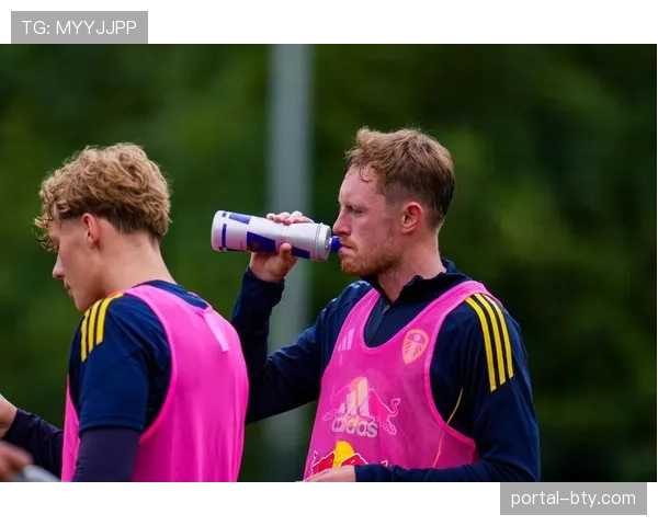 朗斯塔夫抢断榜上有名 利兹联中场表现积极