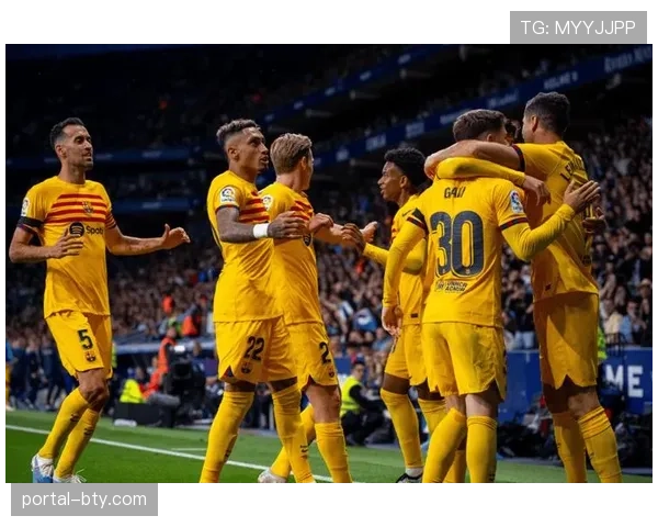 巴伦西亚快速转换战术，边路爆破结合高位逼抢显效